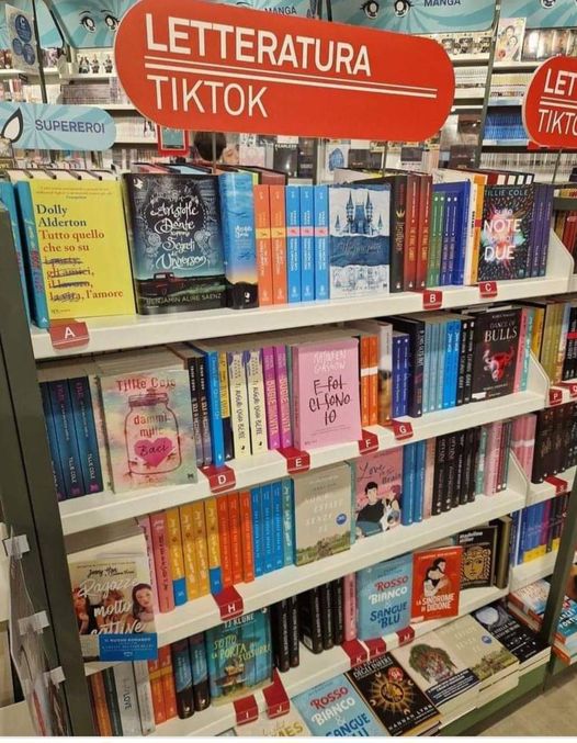 BookTok Italia nelle librerie, una nuova tendenza tra gli scaffali