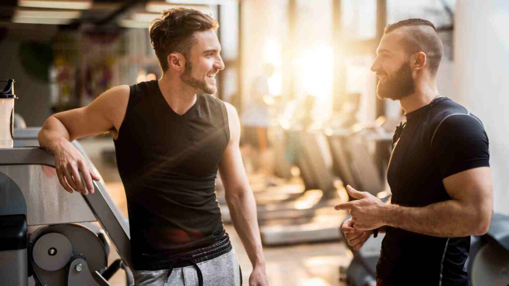 due uomini in palestra